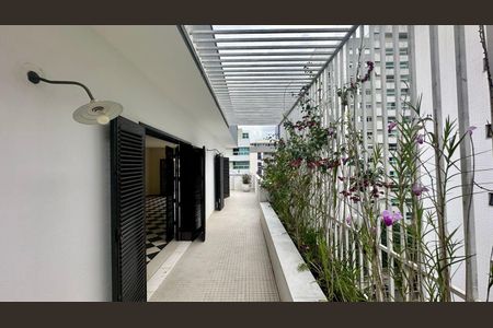 Apartamento à venda com 395m², 4 quartos e 2 vagas Apartamento à venda com 395m², 4 quartos e 2 vagasTerraço