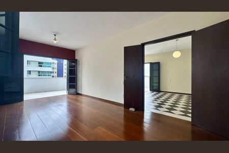 Apartamento à venda com 395m², 4 quartos e 2 vagas Apartamento à venda com 395m², 4 quartos e 2 vagasSala de jantar