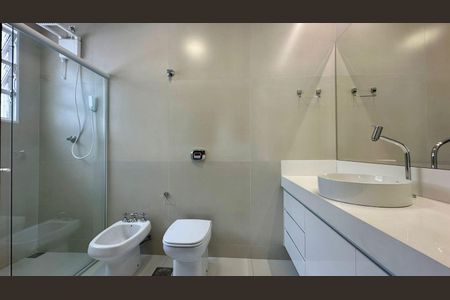 Apartamento à venda com 395m², 4 quartos e 2 vagas Apartamento à venda com 395m², 4 quartos e 2 vagasBanheiro