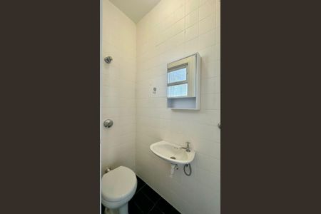 Apartamento à venda com 395m², 4 quartos e 2 vagas Apartamento à venda com 395m², 4 quartos e 2 vagasBanheiro de serviço