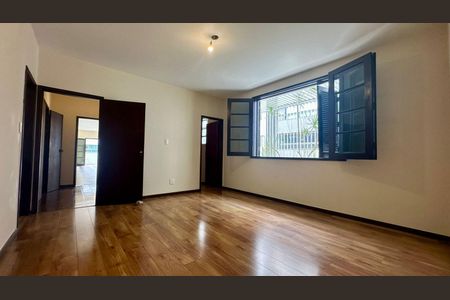 Apartamento à venda com 395m², 4 quartos e 2 vagas Apartamento à venda com 395m², 4 quartos e 2 vagasSala de TV