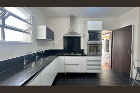 Apartamento à venda com 395m², 4 quartos e 2 vagas Apartamento à venda com 395m², 4 quartos e 2 vagasCozinha