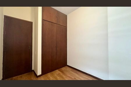 Apartamento à venda com 395m², 4 quartos e 2 vagas Apartamento à venda com 395m², 4 quartos e 2 vagasQuarto de serviço
