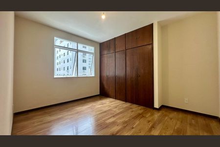 Apartamento à venda com 395m², 4 quartos e 2 vagas Apartamento à venda com 395m², 4 quartos e 2 vagasQuarto