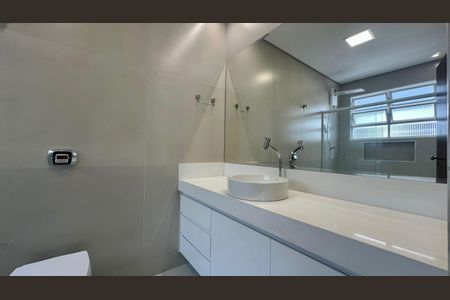 Apartamento à venda com 395m², 4 quartos e 2 vagas Apartamento à venda com 395m², 4 quartos e 2 vagasBanheiro