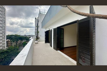 Apartamento à venda com 395m², 4 quartos e 2 vagas Apartamento à venda com 395m², 4 quartos e 2 vagasTerraço