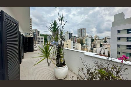 Apartamento à venda com 395m², 4 quartos e 2 vagas Apartamento à venda com 395m², 4 quartos e 2 vagasTerraço