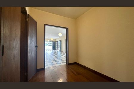 Apartamento à venda com 395m², 4 quartos e 2 vagas Apartamento à venda com 395m², 4 quartos e 2 vagasAntessala