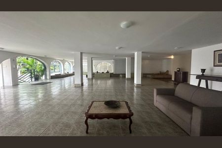 Apartamento à venda com 395m², 4 quartos e 2 vagas Apartamento à venda com 395m², 4 quartos e 2 vagasHall social