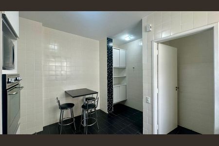 Apartamento à venda com 395m², 4 quartos e 2 vagas Apartamento à venda com 395m², 4 quartos e 2 vagasCozinha