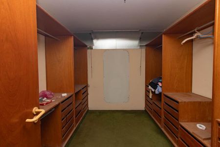Casa para alugar com 2100m², 5 quartos e 11 vagasCloset