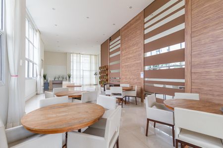 Apartamento para alugar com 120m², 2 quartos e 1 vaga Apartamento para alugar com 120m², 2 quartos e 1 vagaÁrea comum - Salão de Festas Adulto