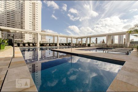 Apartamento para alugar com 120m², 2 quartos e 1 vaga Apartamento para alugar com 120m², 2 quartos e 1 vagaÁrea comum - Piscina