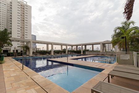Apartamento para alugar com 120m², 2 quartos e 1 vaga Apartamento para alugar com 120m², 2 quartos e 1 vagaÁrea comum - Piscina