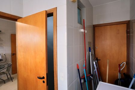 Apartamento à venda com 199m², 3 quartos e 2 vagas Apartamento à venda com 199m², 3 quartos e 2 vagasÁrea de Serviço