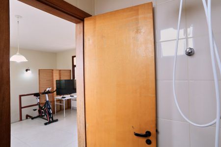 Apartamento à venda com 199m², 3 quartos e 2 vagas Apartamento à venda com 199m², 3 quartos e 2 vagasBanheiro 1