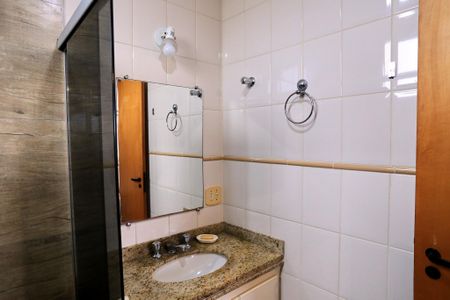 Apartamento à venda com 199m², 3 quartos e 2 vagas Apartamento à venda com 199m², 3 quartos e 2 vagasBanheiro da Suíte