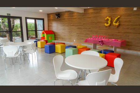 Apartamento para alugar com 49m², 2 quartos e 1 vaga Apartamento para alugar com 49m², 2 quartos e 1 vagaÁrea comum - Salão de Festas