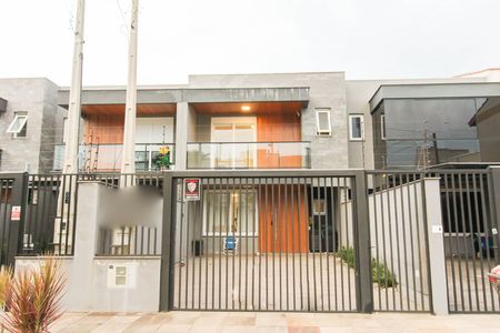 Casa à venda com 166m², 3 quartos e 2 vagas Casa à venda com 166m², 3 quartos e 2 vagasFachada