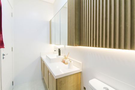Casa à venda com 166m², 3 quartos e 2 vagas Casa à venda com 166m², 3 quartos e 2 vagasBanheiro da Suíte 1