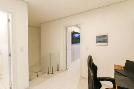 Casa à venda com 166m², 3 quartos e 2 vagas Casa à venda com 166m², 3 quartos e 2 vagasEscritório