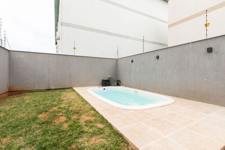 Casa à venda com 166m², 3 quartos e 2 vagas Casa à venda com 166m², 3 quartos e 2 vagasÁrea externa