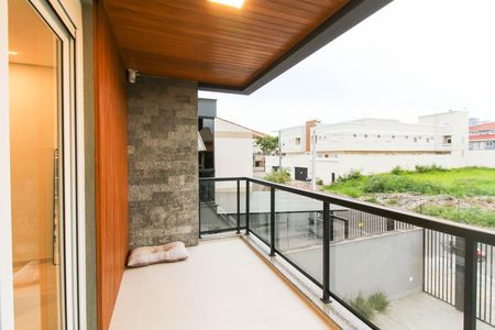 Casa à venda com 166m², 3 quartos e 2 vagas Casa à venda com 166m², 3 quartos e 2 vagasVaranda da Suíte 1