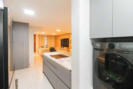 Casa à venda com 166m², 3 quartos e 2 vagas Casa à venda com 166m², 3 quartos e 2 vagasCozinha