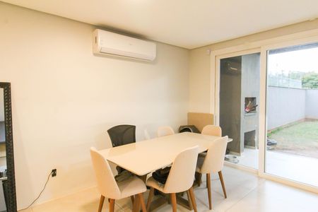 Casa à venda com 166m², 3 quartos e 2 vagas Casa à venda com 166m², 3 quartos e 2 vagasSala