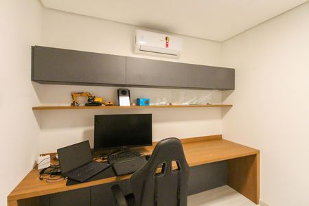 Casa à venda com 166m², 3 quartos e 2 vagas Casa à venda com 166m², 3 quartos e 2 vagasEscritório