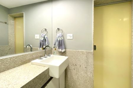 Apartamento à venda com 80m², 2 quartos e 1 vaga Apartamento à venda com 80m², 2 quartos e 1 vagaBanheiro