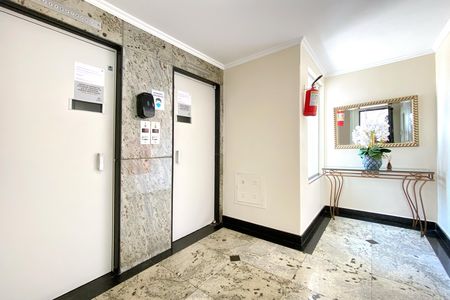 Apartamento à venda com 80m², 2 quartos e 1 vaga Apartamento à venda com 80m², 2 quartos e 1 vagaElevador