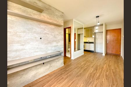 Sala de TV de apartamento para alugar com 2 quartos, 49m² em Real Parque, São José