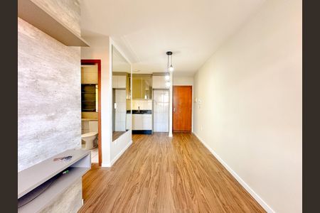 Sala de TV de apartamento para alugar com 2 quartos, 49m² em Real Parque, São José