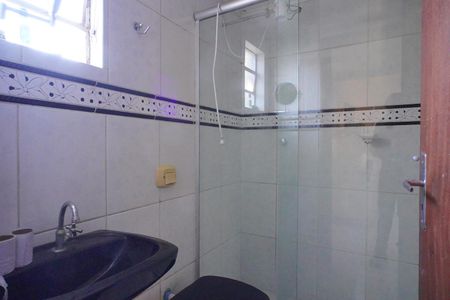 Banheiro  de casa para alugar com 2 quartos, 41m² em Lomba do Pinheiro, Porto Alegre