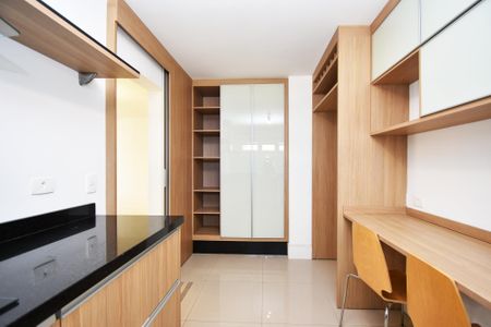 Apartamento à venda com 184m², 4 quartos e 2 vagas Apartamento à venda com 184m², 4 quartos e 2 vagasCozinha