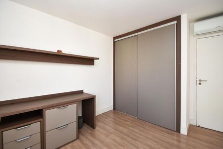 Apartamento à venda com 184m², 4 quartos e 2 vagas Apartamento à venda com 184m², 4 quartos e 2 vagasQuarto