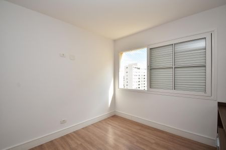 Apartamento à venda com 184m², 4 quartos e 2 vagas Apartamento à venda com 184m², 4 quartos e 2 vagasQuarto
