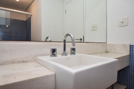 Apartamento à venda com 184m², 4 quartos e 2 vagas Apartamento à venda com 184m², 4 quartos e 2 vagasBanheiro social