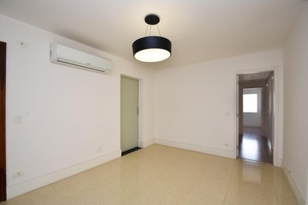 Apartamento à venda com 184m², 4 quartos e 2 vagas Apartamento à venda com 184m², 4 quartos e 2 vagasSala de jantar