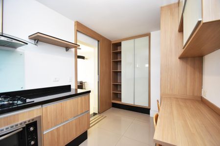 Apartamento à venda com 184m², 4 quartos e 2 vagas Apartamento à venda com 184m², 4 quartos e 2 vagasCozinha