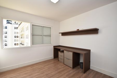 Apartamento à venda com 184m², 4 quartos e 2 vagas Apartamento à venda com 184m², 4 quartos e 2 vagasQuarto