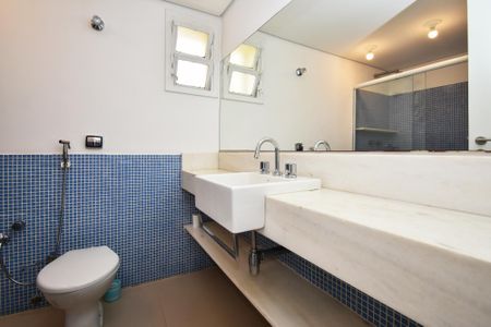 Apartamento à venda com 184m², 4 quartos e 2 vagas Apartamento à venda com 184m², 4 quartos e 2 vagasBanheiro social