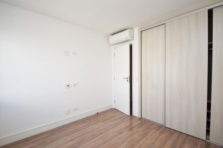 Apartamento à venda com 184m², 4 quartos e 2 vagas Apartamento à venda com 184m², 4 quartos e 2 vagasQuarto 2