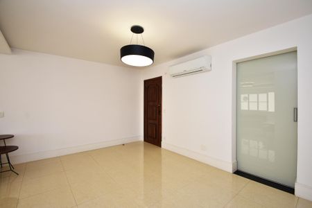 Apartamento à venda com 184m², 4 quartos e 2 vagas Apartamento à venda com 184m², 4 quartos e 2 vagasSala de jantar