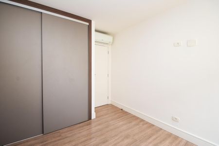 Apartamento à venda com 184m², 4 quartos e 2 vagas Apartamento à venda com 184m², 4 quartos e 2 vagasQuarto