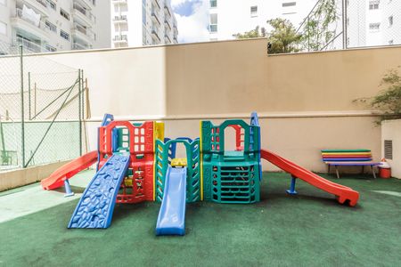 Apartamento para alugar com 150m², 3 quartos e 2 vagas Apartamento para alugar com 150m², 3 quartos e 2 vagasÁrea comum - Playground