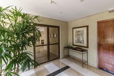 Apartamento para alugar com 150m², 3 quartos e 2 vagas Apartamento para alugar com 150m², 3 quartos e 2 vagasHall social Entrada