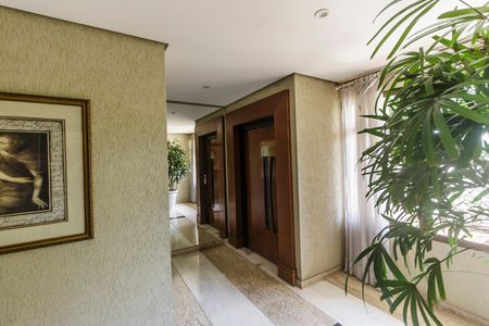 Apartamento para alugar com 150m², 3 quartos e 2 vagas Apartamento para alugar com 150m², 3 quartos e 2 vagasHall social