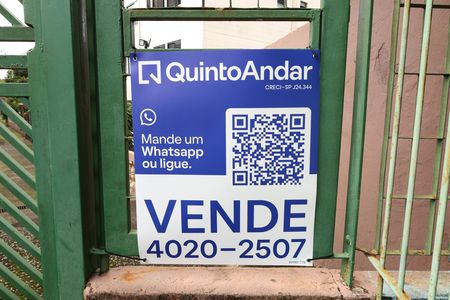 Apartamento à venda com 72m², 2 quartos e 1 vagaPlaca grande instalada no portão do condomínio em 16.06.2026 -Código da placa: WYNY-776